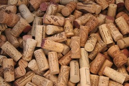 Lot 12 Pieces Synthetic Wine Corks Used Assorted Wineries Designs Crafts - £4.77 GBP