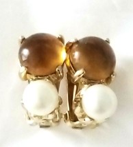 Vintage Caramel Brown Glass Cabochon Faux Pearl Clip On Earring Unisgned - $23.40