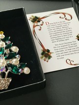 Estate 2011 Avon Signed Green Marquis Rhinestone w Faux White Pearls Christmas - £19.63 GBP