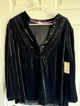 Women’s Long Sleeve Black Velvet Blouse With Snap Button And Pleated Det... - $301.96 MXN