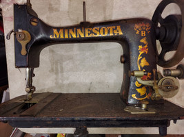 22SS81 ANTIQUE SEWING MACHINE, MINNESOTA MODEL B, MECHANISM APPEARS TO F... - $140.18
