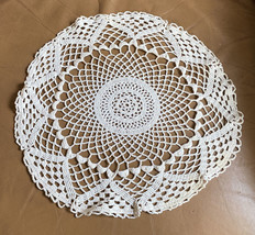 Vintage Round Flower Doily Table Covering 14.5 Inches - £10.61 GBP