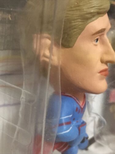 WAYNE GRETZKY - Corinthian NHL Headliners 1997 Action Figure NHLPA Blue Uniform Item image 4