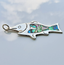 VINTAGE HECHO MEXICAN 925 STERLING SILVER MOTHER OF PEARL FISH PENDANT - $28.71
