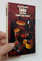 The International Fondue Recipe Cookbook Vintage 1971 Bantam Books Paperback - £5.82 GBP