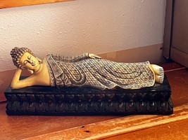 Carved White Cinnabar Asian Goddess Lying on Dark Wood Slab Figurine – 5... - $37.97