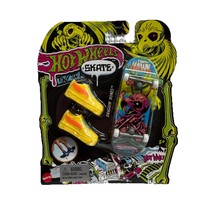 Hot Wheels Tony Hawk Skate Draggin Bones Finger Boards with Yellow Shoes... - $9.85