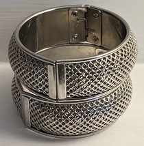 SARAH COVENTRY Silver Tone Cosmopolitan Wide Mesh Hinged Cuff Bracelets Set of 2 - £29.41 GBP
