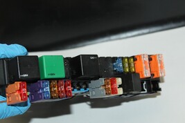 2003-2006 MERCEDES W215 CL500 SAM FUSE BOX RELAY J952 image 9