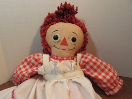 VINTAGE RAGGEDY  ANN DOLL 14&quot; W/HEART RED YARN RED DRESS - £14.35 GBP