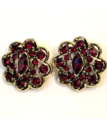 Vintage Ruby Red Rhinestone Scallop Edge Yellow Gold Tone Clip on  Earrings - £22.99 GBP