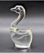 Clear Glass Goose figurine or paperweight.4" tall and it weights 6.3oz. - €5,18 EUR Clear Glass Goose figurine or paperweight.4" tall and it weights 6.3oz. - €5,18 EUR