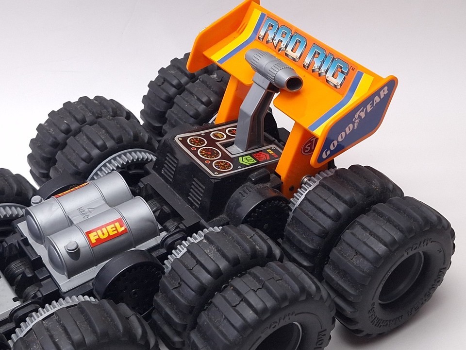 VINTAGE 1986 TOMY RAD RIG MAD MASHER 16 WHEEL MONSTER MACHINE UNTESTED Item image 5