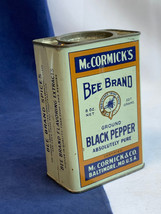 Vtg McCormick &amp; Co BEE BRAND Ground Black Pepper Tin 8 Oz Can Gold &amp; White - £47.38 GBP