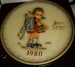 GOEBEL W.GERMANY 1980 ANNUAL PLATE M.J. HUMMEL SCHOOL GIRL IN BAS RELIEF... - $16.00