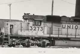 Union Pacific Railroad UP #3273 SD40-2 Electromotive Train B&amp;W Photo Proviso IL - £7.65 GBP