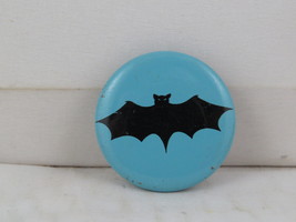 Vintage Batman Pin - Cllassic Blue Bat Logo - Metal Pin  - £19.14 GBP