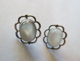 Vtg Sterling Silver Screw Back Earrings White Moon Glow Opaque Glass Cabs Oval - £18.42 GBP