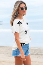White Bow Pattern Knit Short Sleeve Sweater - $272.41 MXN