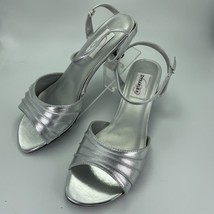Dyeables Womens Shoes Brielle Silver Metallic 10EE Sandal Kitten Heel 1 3/4&quot; - £47.44 GBP