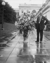 Florists deliver flowers to White House for President Herbert Hoover Photo Print - £7.02 GBP+