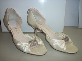 Caparros New Store Display Model Sharelle Ivory Satin Heels 6.5 M Shoes - £45.83 GBP