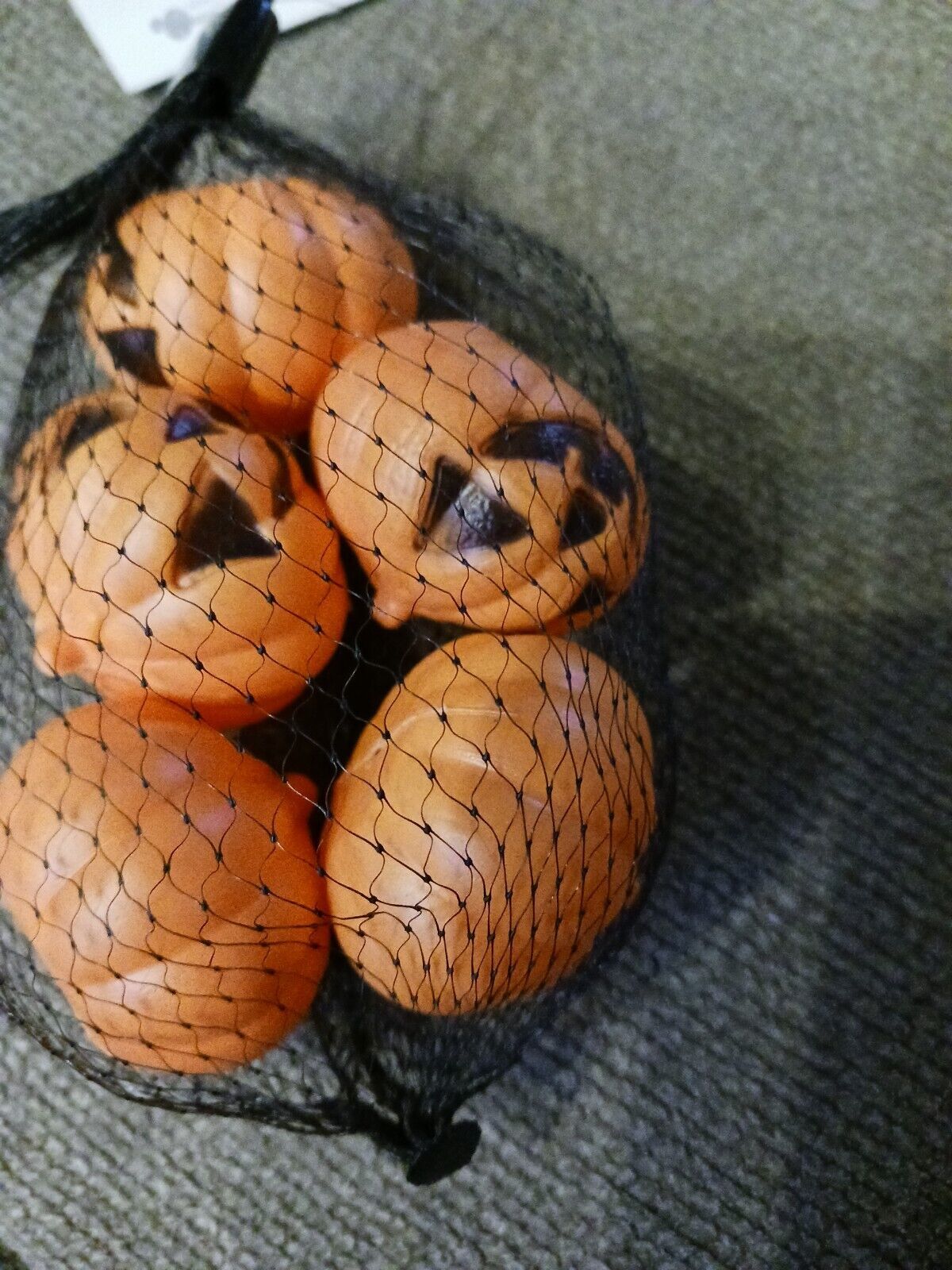 Set of 5 plastic Halloween Mini pumpkin decorations or for Crafts new in... - $3.96