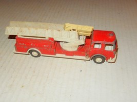 Vintage Diecast - TOOTSIETOY-- Red Fire Engine - Fair - J81 - £2.84 GBP