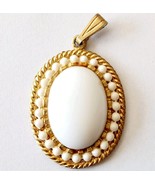 1980s Necklace Pendant White Oval Gold Tone Frame Vintage Collectible F6E - $34.27 CAD
