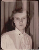 Serious Lady Posing for A Photo Booth Photo 1940s - £1.53 GBP