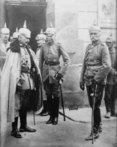 New 8x10 World War I WW1 Photo - Kaiser Wilhelm II and General von Mackensen - £6.58 GBP