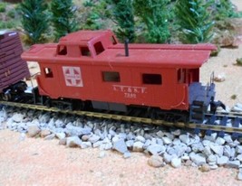 HO Scale: Tyco ATSF Santa Fe Caboose #7240; Vintage Model Railroad Train... - $8.95