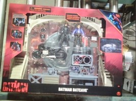 DC Comics Batman Batcave with Exclusive Batman and Penguin Action Play Set - £18.30 GBP