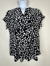 NWT Cocomo Womens Plus Size 1X Blk/Wht Dots Studded V-neck Blouse Short Sleeve - £22.22 GBP