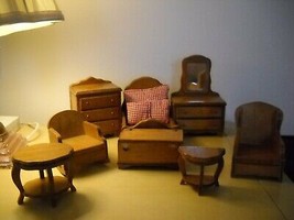 Vintage Wooden Made In Usa Doll House Miniatures Light Stain 8 Piece Bedrm Set - £21.88 GBP