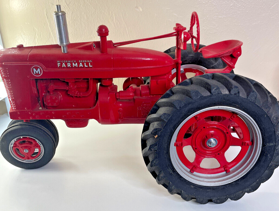 1/8 Scale Mccormick-Deering Farmall M International Harvester Die Cast Tractor - $346.45