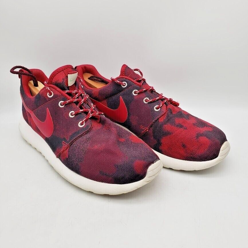 NIKE Roshe Run Camo Sneakers in Red Black (Women's Size 8) 599432-600 Item image 3