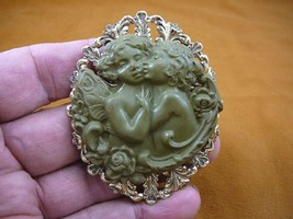 CL70-2) 2 CHERUBS angels hug green CAMEO round brass Pin Pendant Jewelry brooch - £27.87 GBP