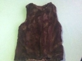 Size small Beautees vest brown faux fur with matching belt Girls New - $15.99