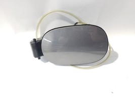 9Q Meteor Gray Metallic Fuel Filler Door OEM 11 12 13 14 15 16 17 18 Cay... - $235.42 MXN