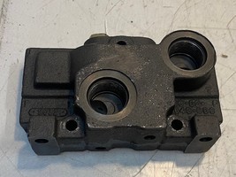 Hydraulic Output Cover Valve Body Coponent 18-02-043-906 | 9032 | C33 - $2,793.51 MXN