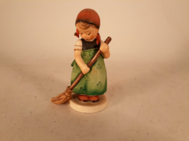 Vintage Hummel Figurine, &quot;Little Sweeper&quot;, 4 3/4&quot; Tall, Great Condition - £21.43 GBP