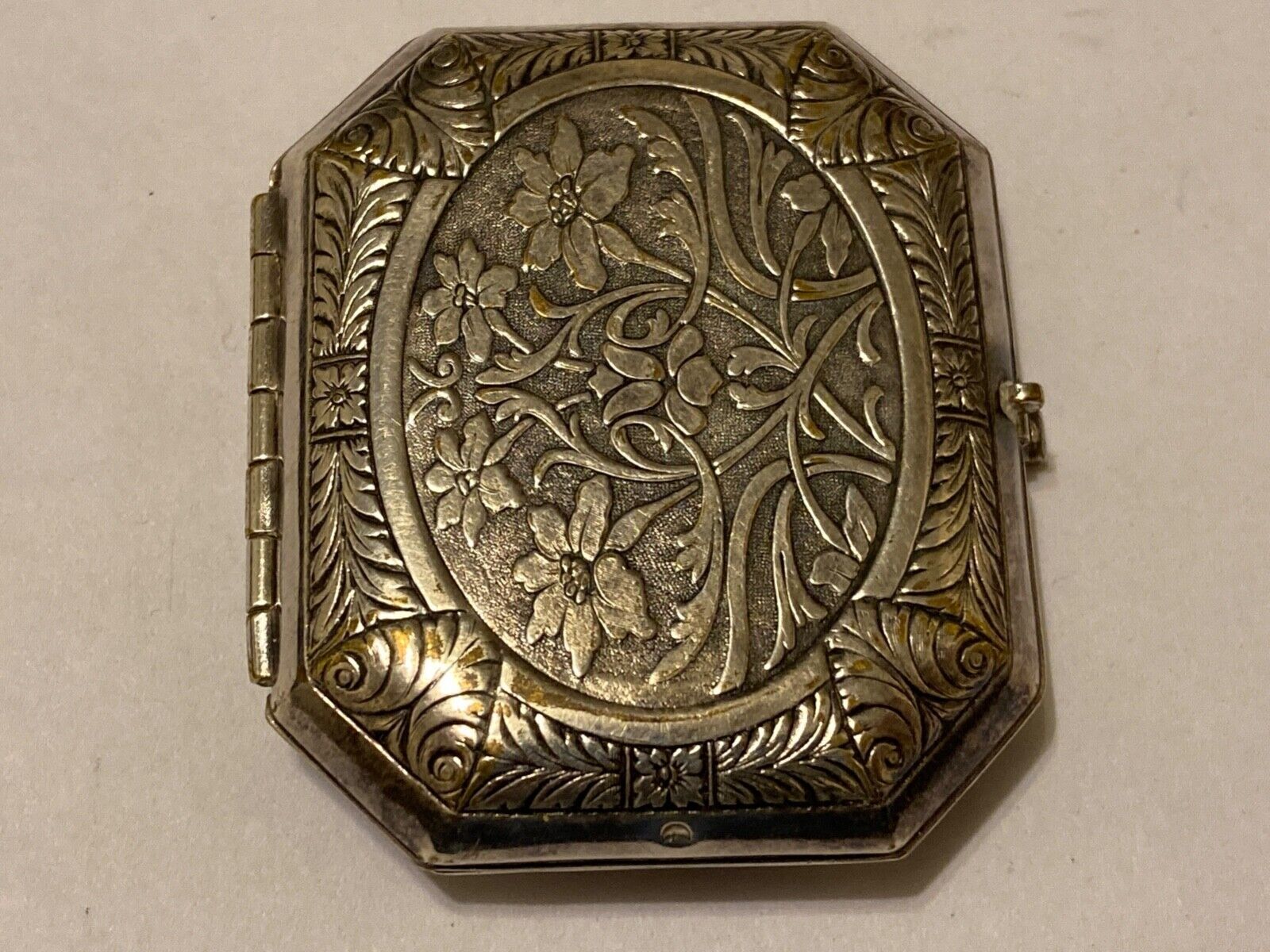 Primary image for VTG 1920s KARESS WOODWORTH ART NOUVEAU SILVER PLATED COMPACT w MIRROR ENGRAVED