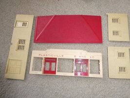 Vintage O Scale Plasticville 5 and 10 Tan and Red Store Building #2 - $17.82