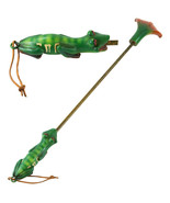 Toad Frog With Webbed Feet Long Reach Hand Back Itch Scratcher Figurine ... - $395.10 MXN