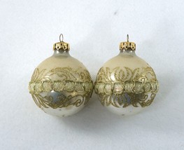 2 Christmas Ornaments Ivory White With Gold Metallic Thread Gold Glitter Vintage - £9.59 GBP