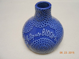  NEW HALLMARK DECORATIVE VASE * MOMS HELP US BLOOM *  single flower porc... - $3.36