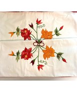 2 Embroidery Pillowcases w Green Stitched Scallop Edges Floral Design - €17,10 EUR