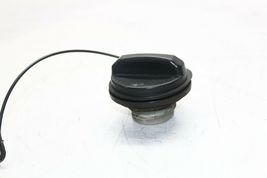 2001-2005 CHEVROLET SILVERADO 6.6L DIESEL FUEL CAP P8904 image 6