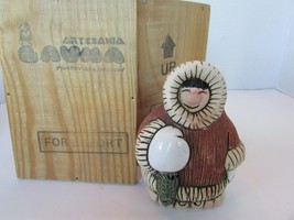 Vtg Launa&#39;s Little Men Figurine Eskimo Fisherman Uruguay 4.25&quot;H Wood Crated - £7.08 GBP